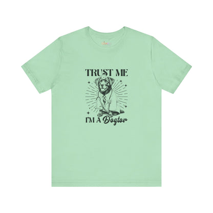 Vertrau mir, ich bin ein Hundtor – Unisex Grafik T-Shirt