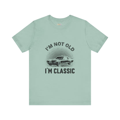 Ich bin nicht alt, ich bin ein Klassiker – Unisex T-Shirt mit Grafik