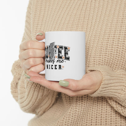 Kaffee macht mich netter – Weiße Tasse (11oz/15oz)
