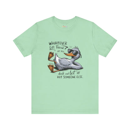 Was auch immer das Leben dir zumutet ... duck dich und lass es jemand anderen treffen – Unisex-Grafik-T-Shirt
