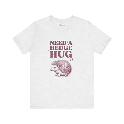 Brauche eine Hecken-Umarmung – Unisex-Grafik-T-Shirt