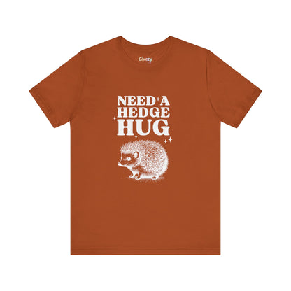 Brauche eine Hecken-Umarmung – Unisex-Grafik-T-Shirt