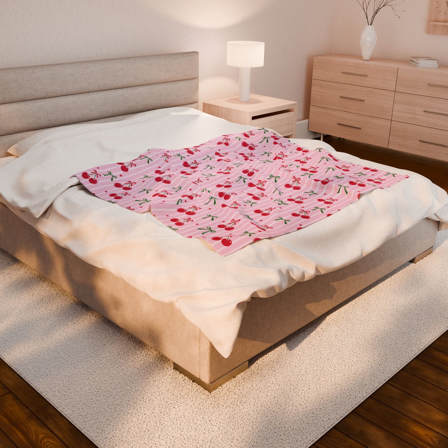 Samtdecke mit Kirschen, Schleifen und Streifen