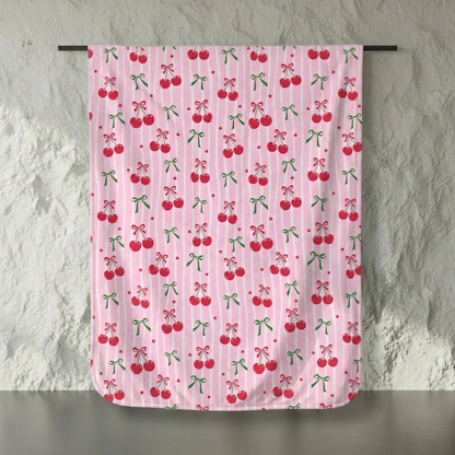 Samtdecke mit Kirschen, Schleifen und Streifen