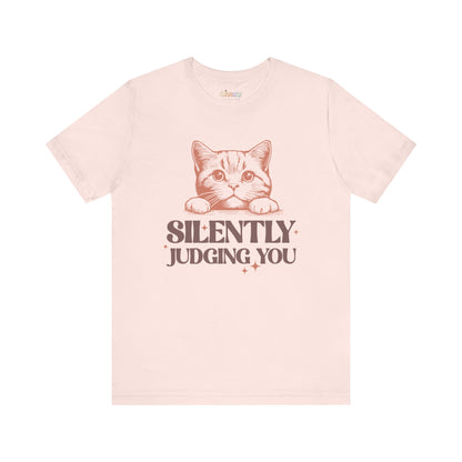 Ich Verurteile Dich Lautlos – Unisex T-Shirt mit Grafik