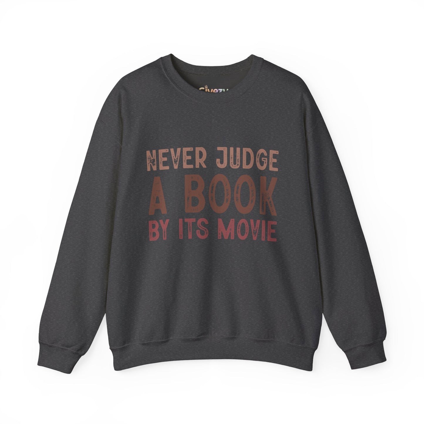 Crewneck-Sweatshirt „Never Judge a Book by Its Movie“