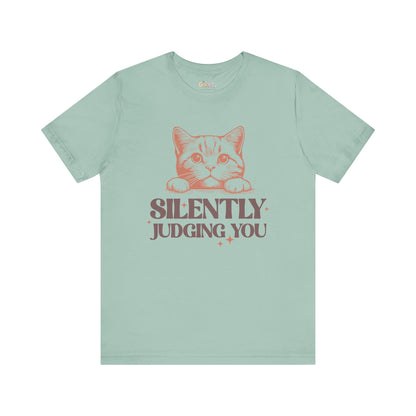 Ich Verurteile Dich Lautlos – Unisex T-Shirt mit Grafik