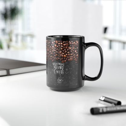 Nightmare Before Coffee - Beidseitig bedruckte schwarze Tasse (325ml/440ml)