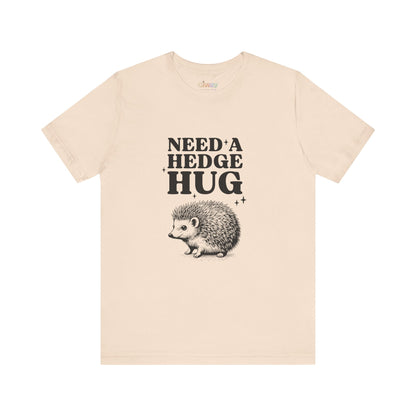 Brauche eine Hecken-Umarmung – Unisex-Grafik-T-Shirt