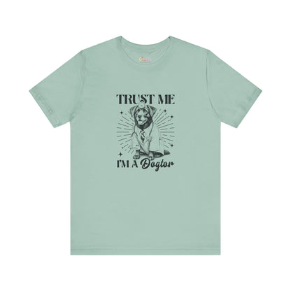 Vertrau mir, ich bin ein Hundtor – Unisex Grafik T-Shirt