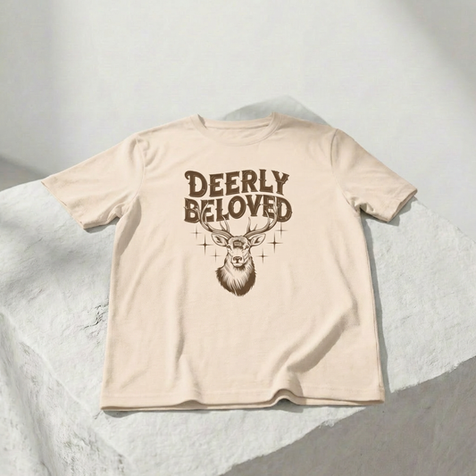 T-Shirt mit Hirschmotiv „Deerly Beloved“ – Unisex