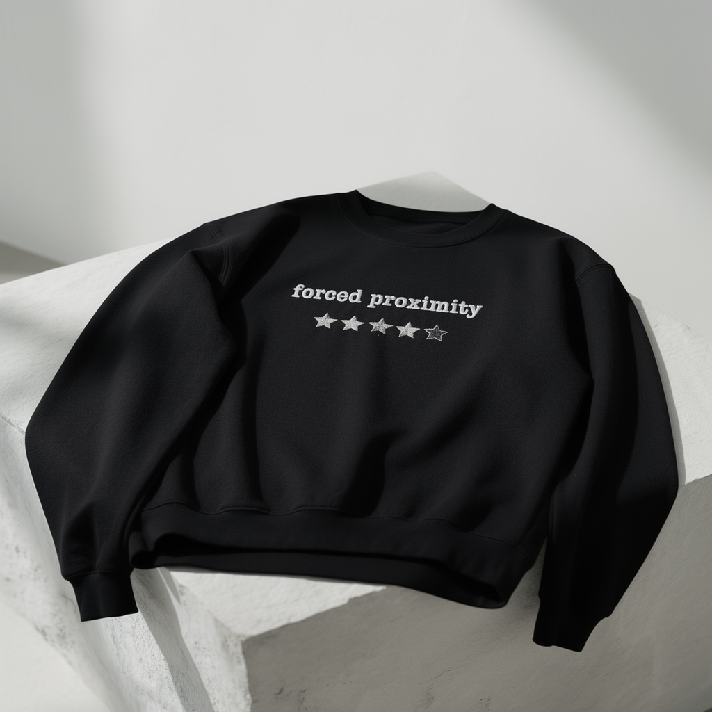 Besticktes Rundhalsshirt „Zwangsnähe“ – 4 Sterne