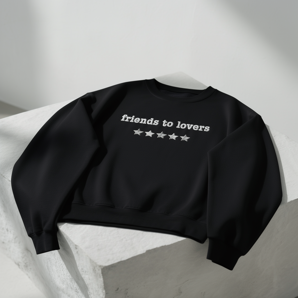 Besticktes Rundhals-Sweatshirt „Friends to Lovers“ – 5 Sterne