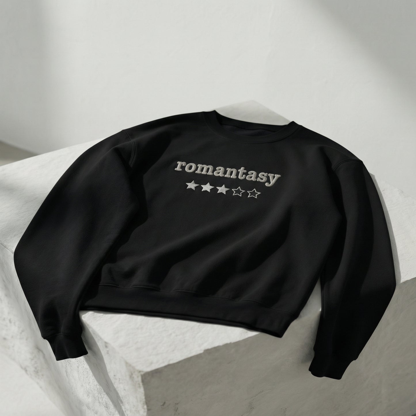 Romantasy Besticktes Sweatshirt mit Rundhalsausschnitt – 3 Sterne