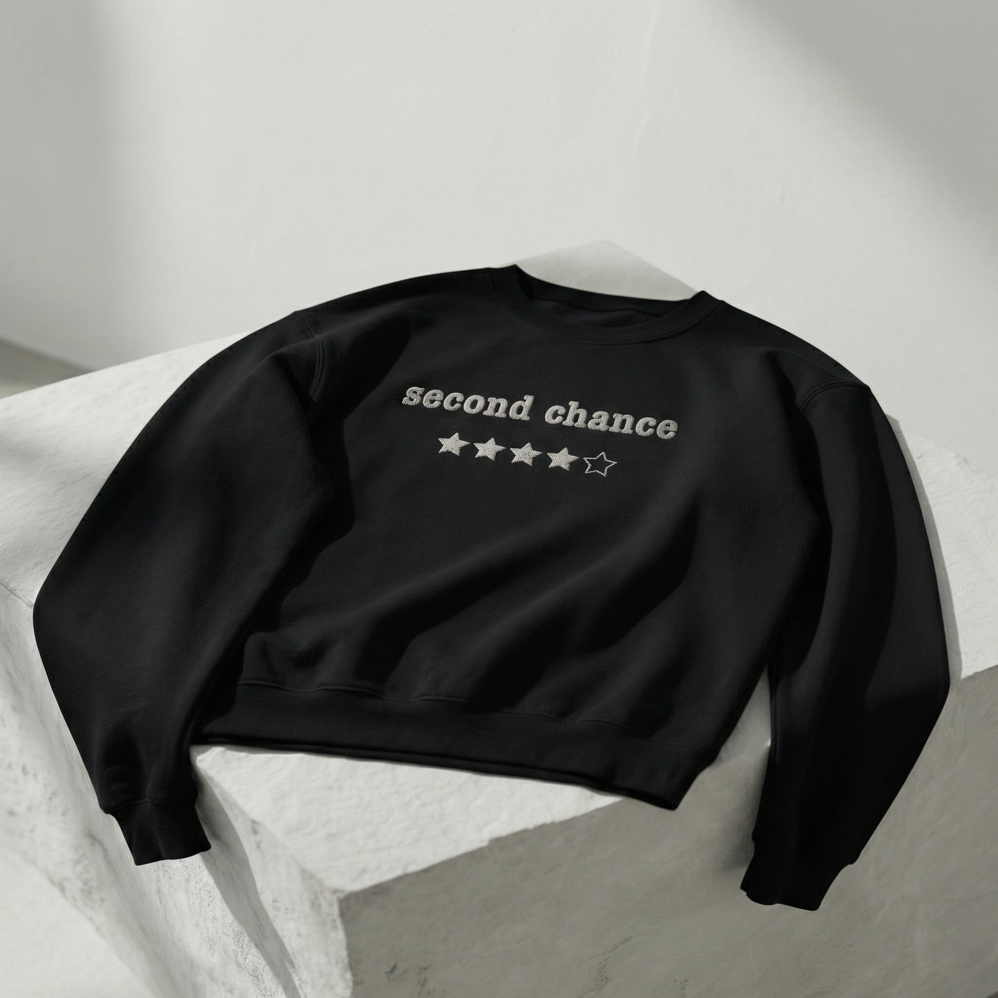 Besticktes Rundhalsshirt „Zweite Chance“ – 4 Sterne